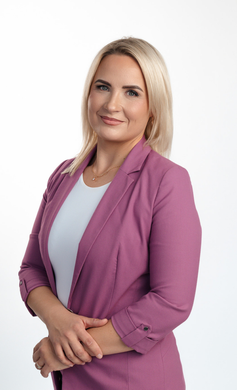 Kristel-Haljasoks-Lahe-Kinnisvara-maakler-Viljandis-1157x1901px-pystised